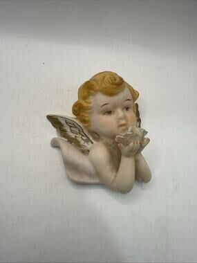 Vintage 1950’s TILSO Hand Painted Bisque Cherub Angel Flower Wall Plaque 4.5” *
